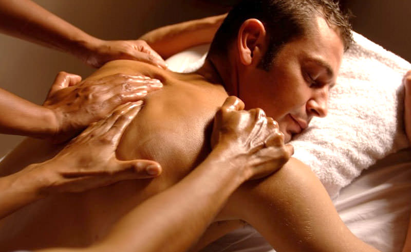 Massage Érotique Sensuel à Quatre Mains service